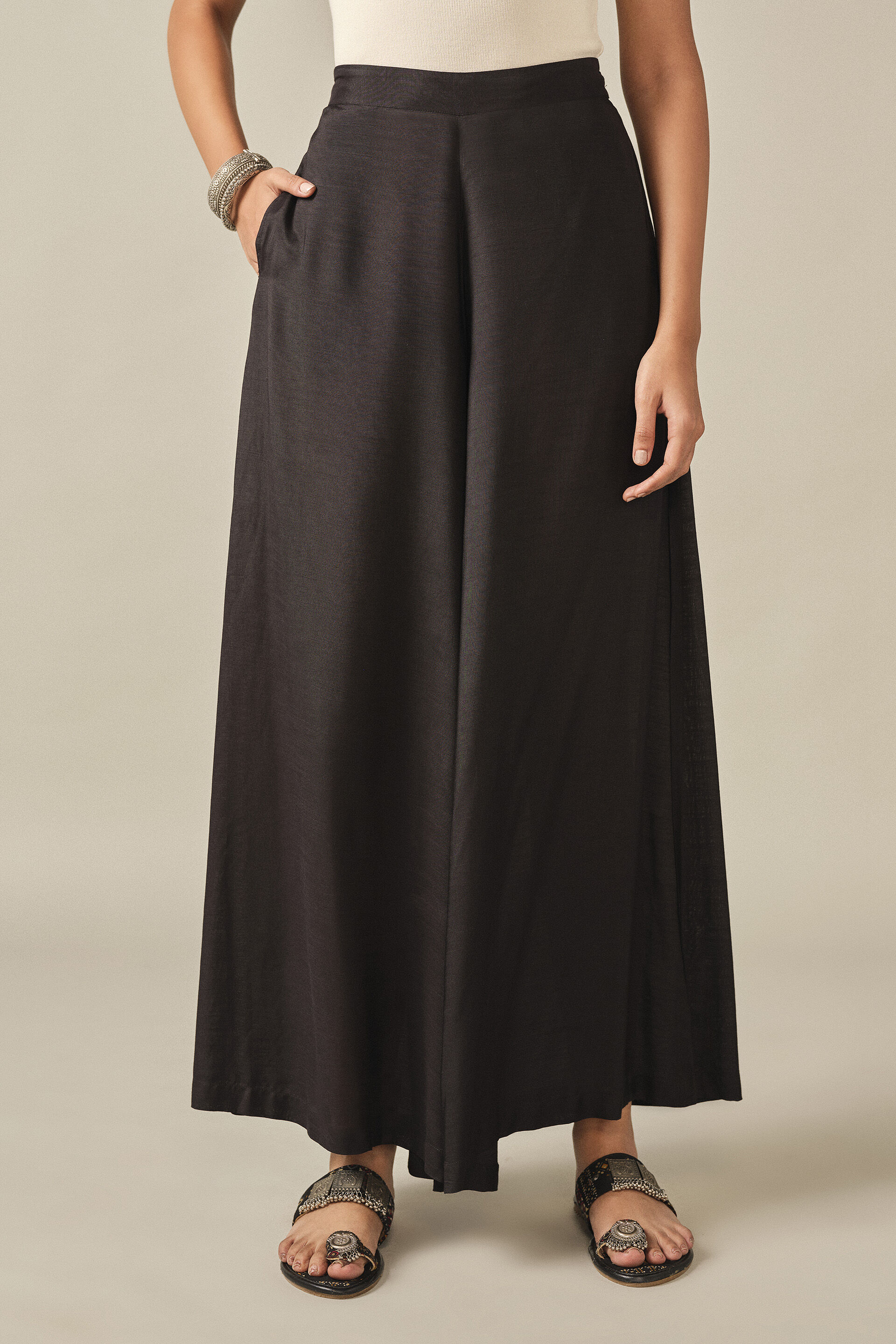 Wide-Leg Pants in Black